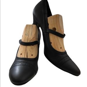 Yin leather heels size 41 (9.5)